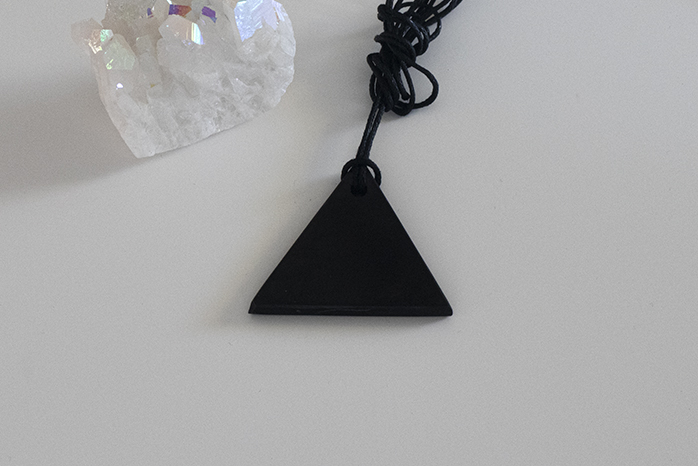 Sungit medál háromszög női