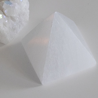 Szelenit piramis - L É L E K hangoló ásványok